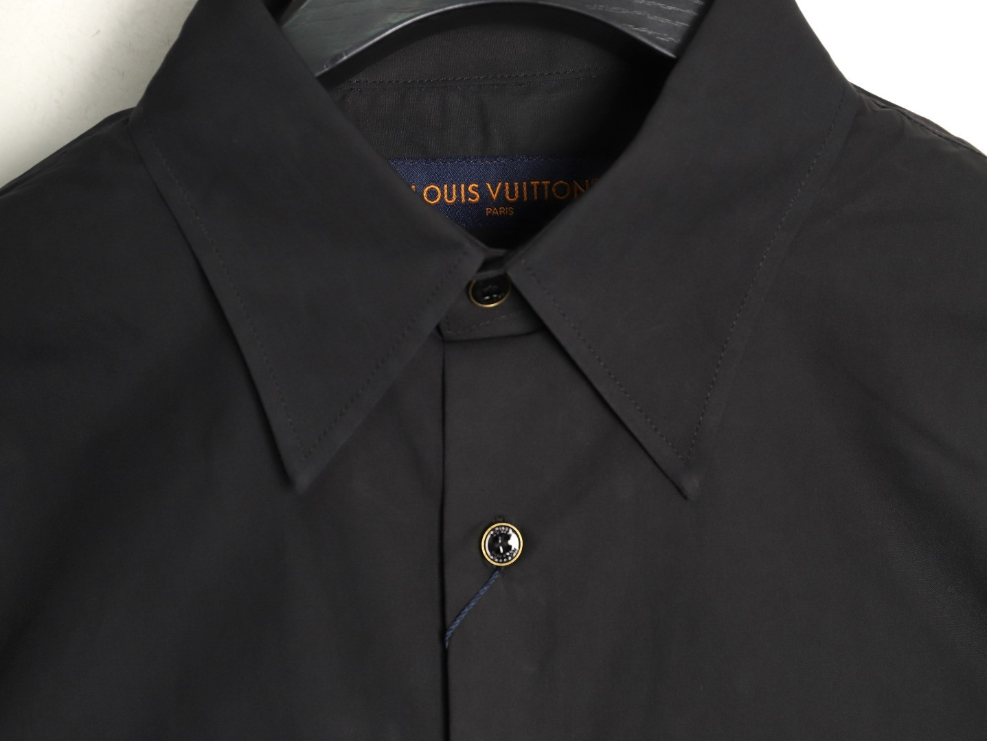 L0vis Vvtt0n Long-sleeved Shirts