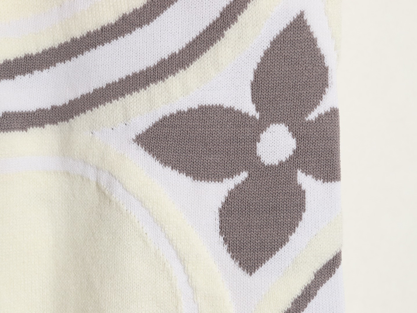 L0vis Vvtt0n Sweaters