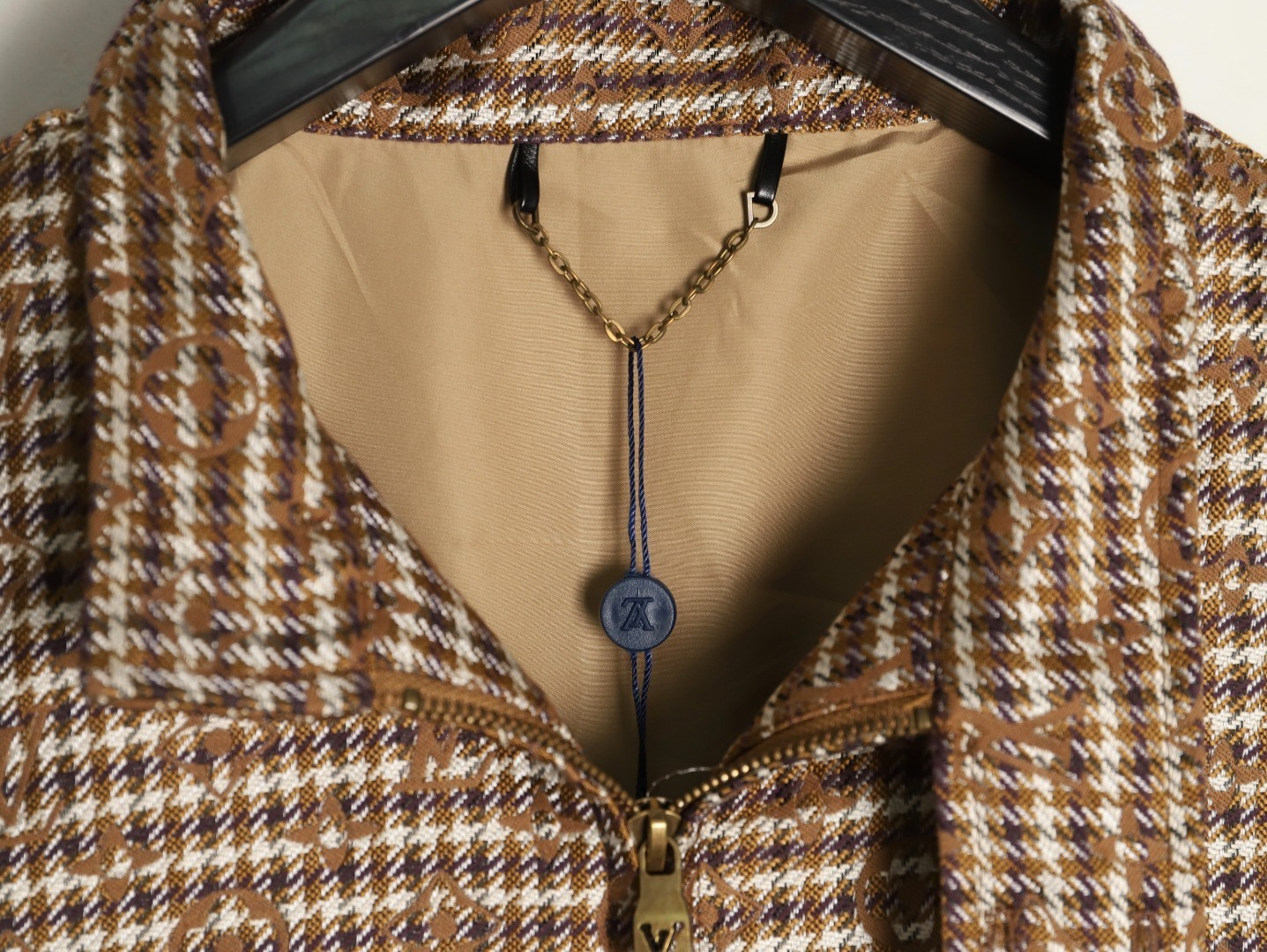 L0vis Vvtt0n LV Jacket