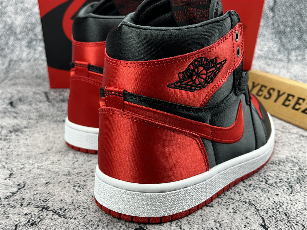UA WMNS AIR JORDAN 1 RETRO HIGH OG 