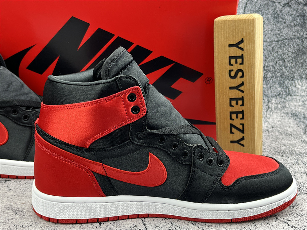 UA WMNS AIR JORDAN 1 RETRO HIGH OG 