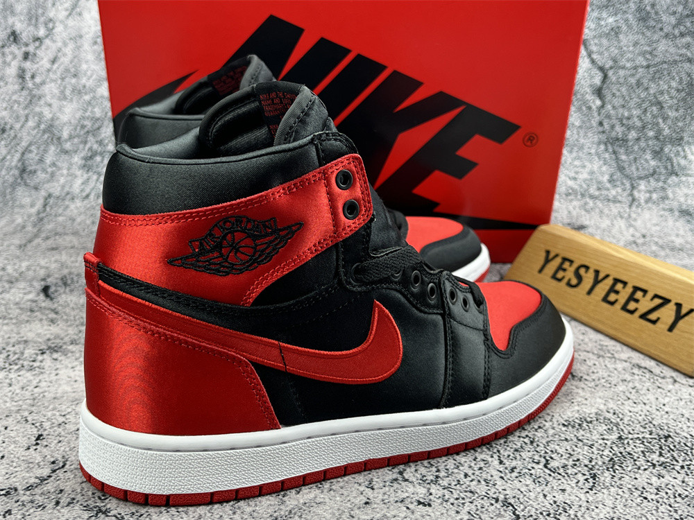 UA WMNS AIR JORDAN 1 RETRO HIGH OG 