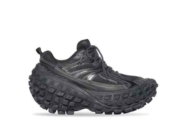 UA DEFENDER SNEAKER IN BLACK