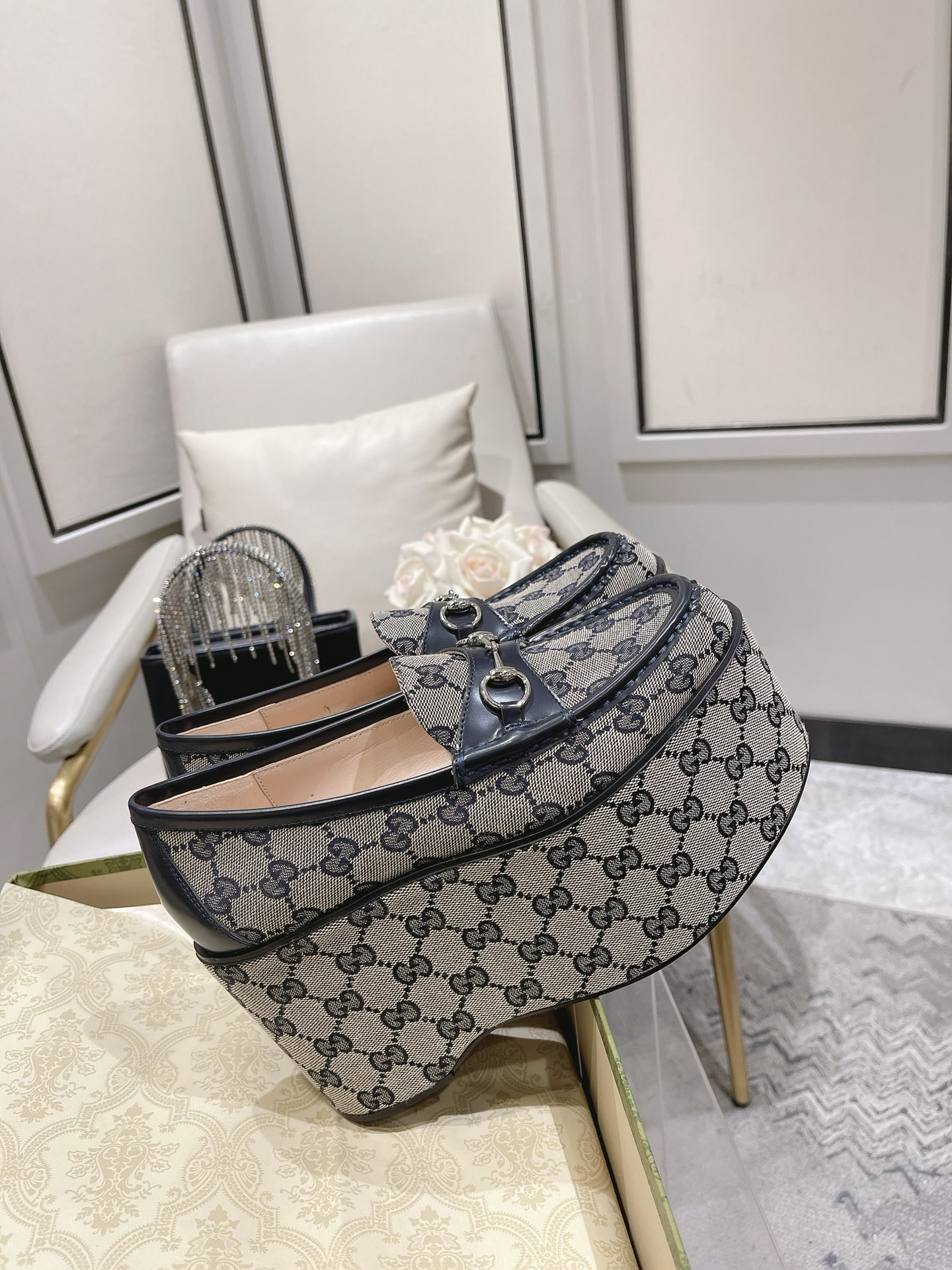 Gvc*1 HORSEBIT PLATFORM LOAFER