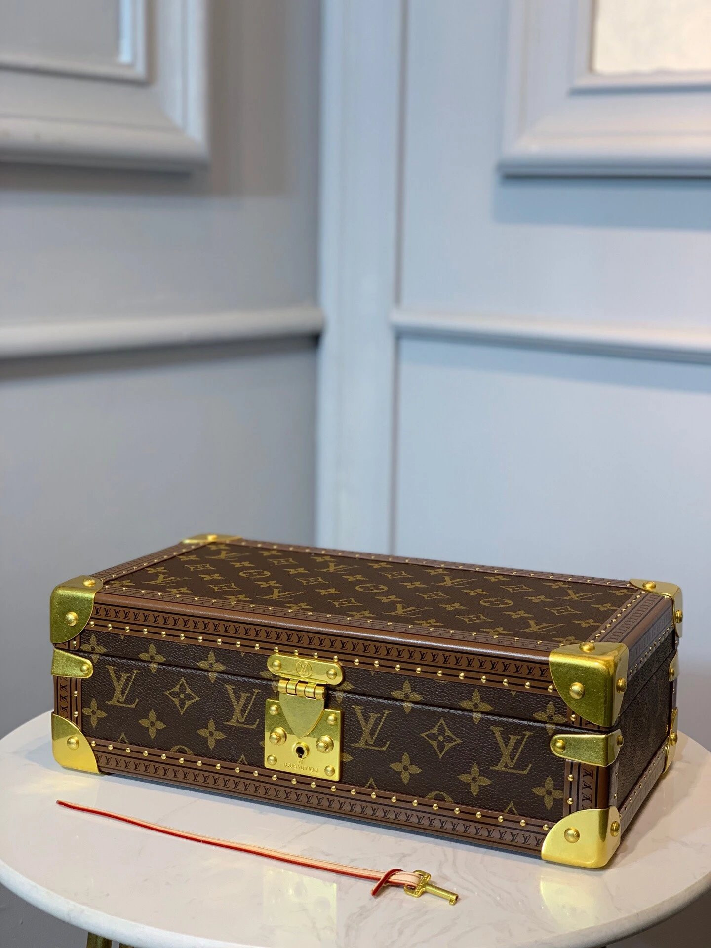 LV 8 WATCH CASE M20039