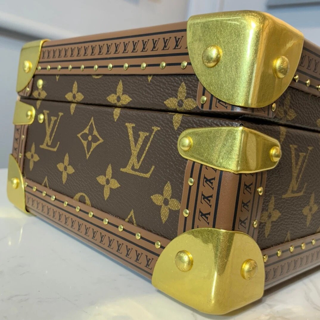 LV 8 WATCH CASE M20039
