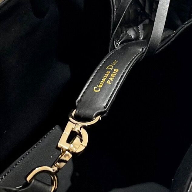 D10r CD Toujours tote small