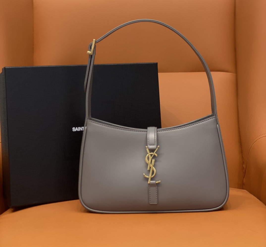 Y51 LE 5 À 7 IN SMOOTH LEATHER STORM 23 X 16 X 6.5 CM