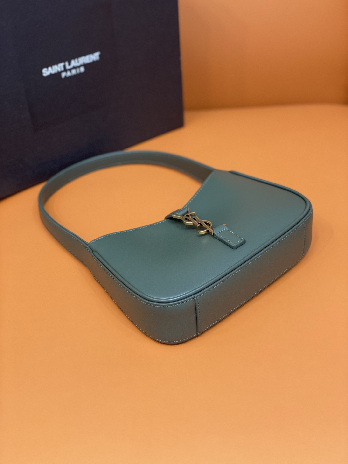 Y51 MINI LE 5 À 7 IN SMOOTH LEATHER 7.5 X 4.5 X 1.8 INCHES