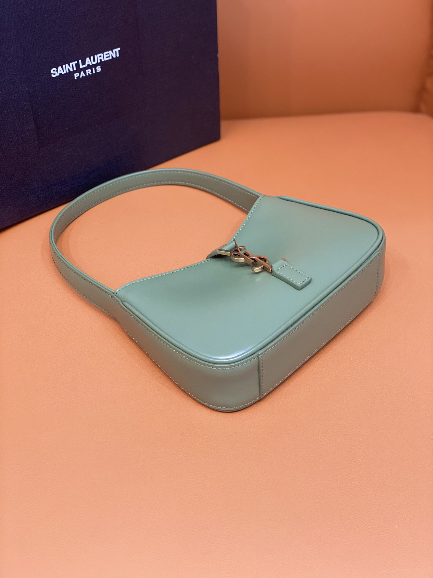 Y51 MINI LE 5 À 7 IN SMOOTH LEATHER 1 19 X 11.5 X 4.5 CM