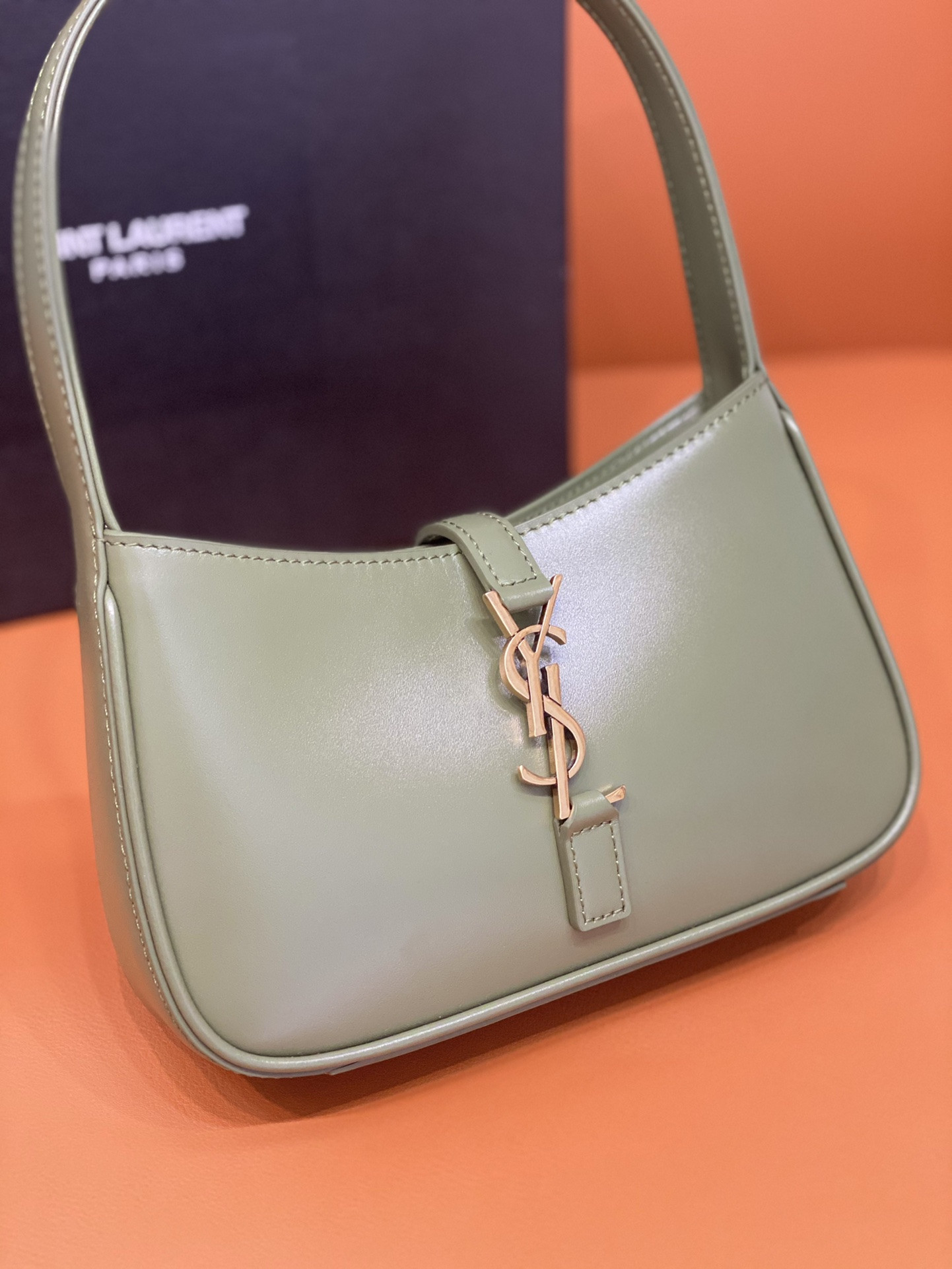 Y51 MINI LE 5 À 7 IN SMOOTH LEATHER 1 19 X 11.5 X 4.5 CM