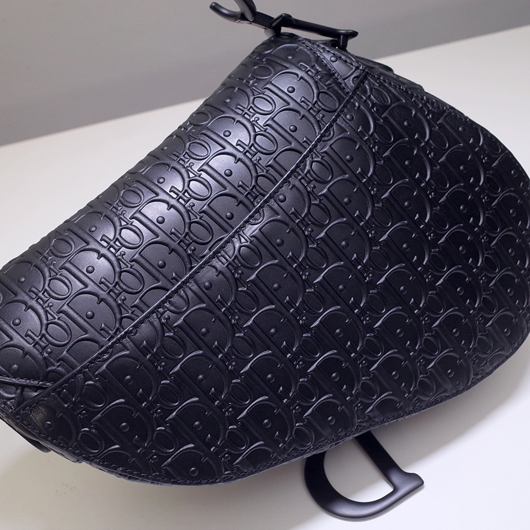 SADDLE BAG WITH STRAP Black D10r Oblique Embossed Calfskin 25.5x20x6.5cm