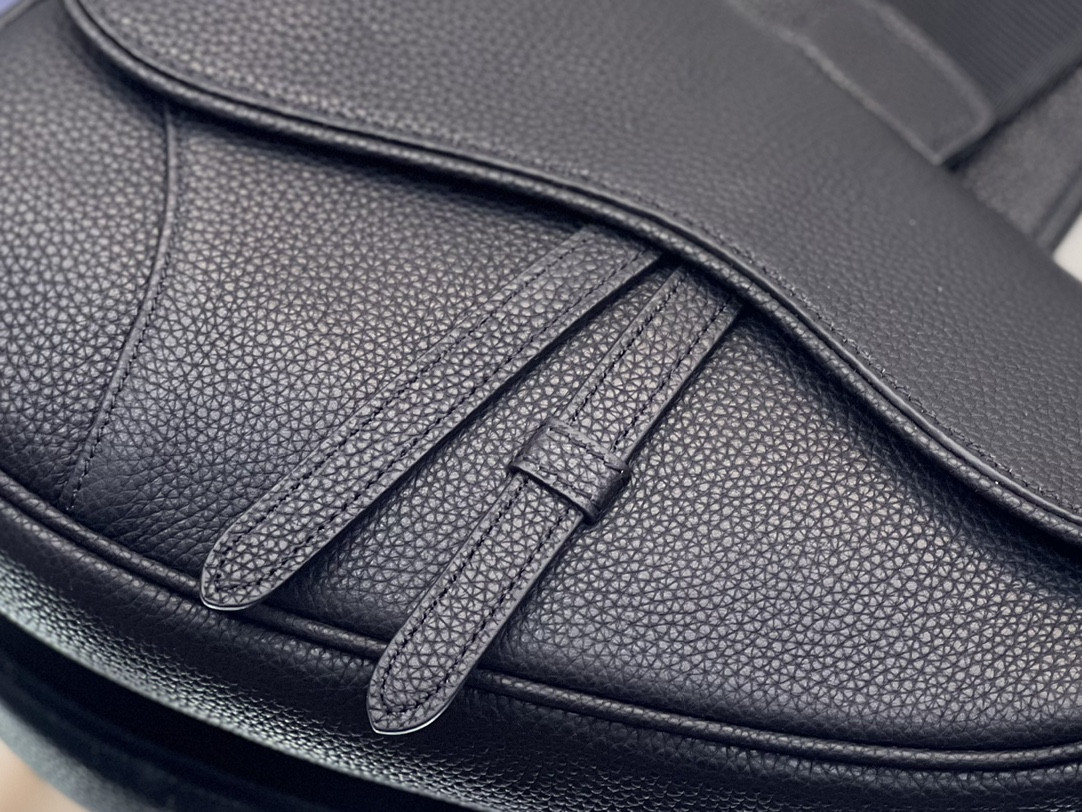 D10r Saddle Bag Black Grained Calfskin 26 x 19 x 4.5 cm