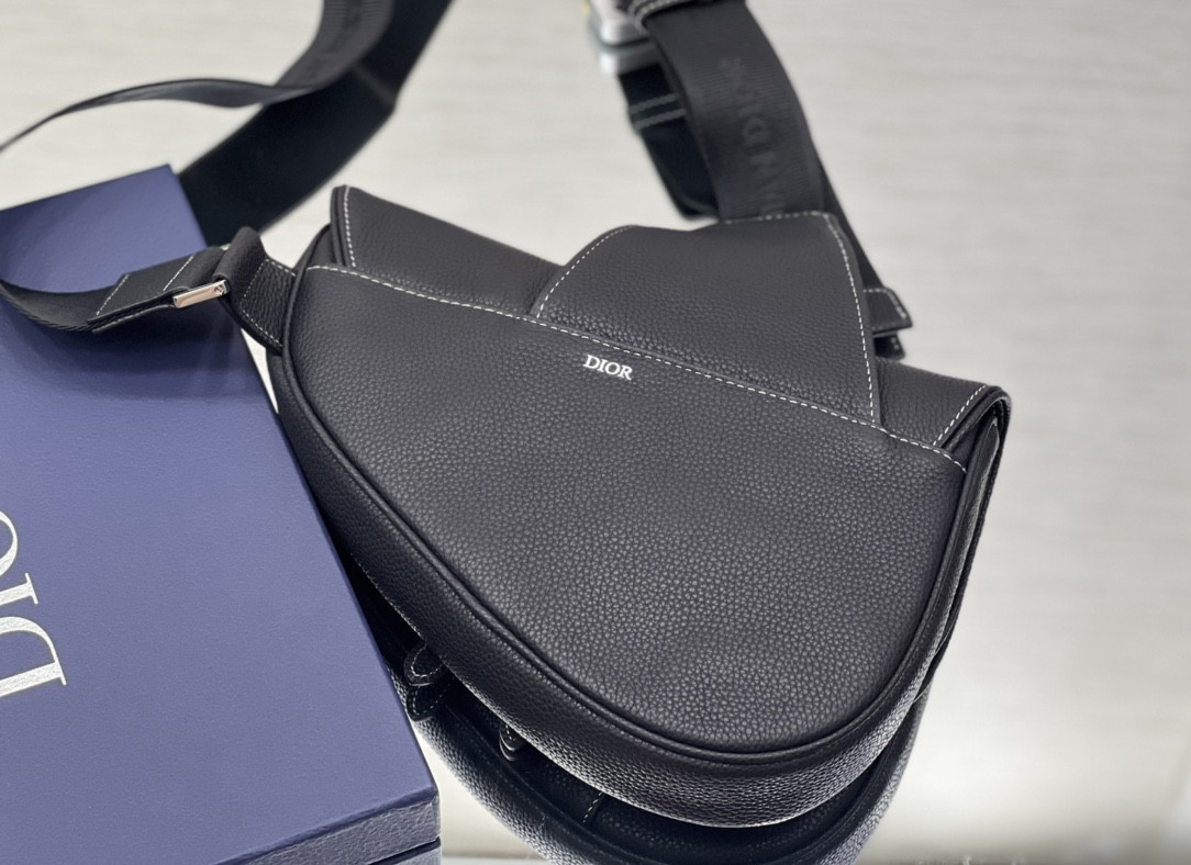 D10r Saddle Bag Black Grained Calfskin 26 x 19 x 4.5 cm