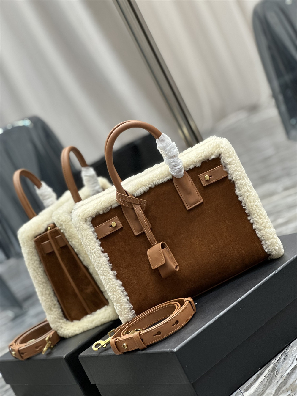 Y51 SAC DE JOUR S*pPLE SAMLL IN SUEDE AND SHEARLING DARK CIGAR AND NATURAL BEIGE