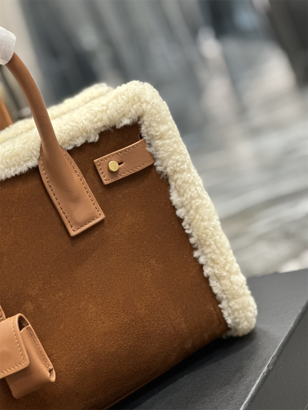 Y51 SAC DE JOUR S*pPLE BABY IN SUEDE AND SHEARLING DARK CIGAR AND NATURAL BEIGE