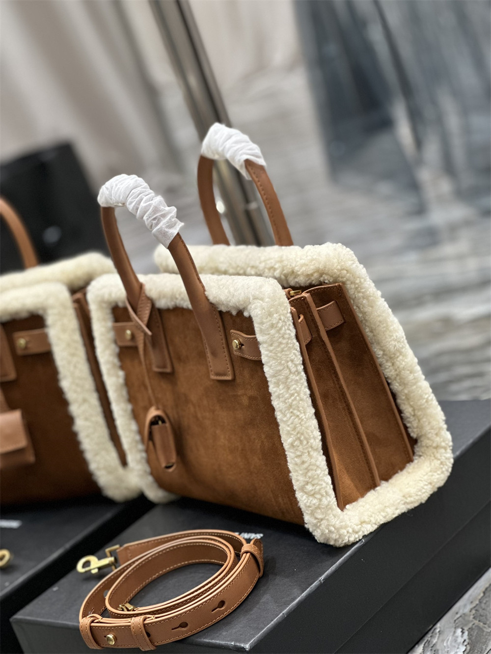 Y51 SAC DE JOUR S*pPLE SAMLL IN SUEDE AND SHEARLING DARK CIGAR AND NATURAL BEIGE