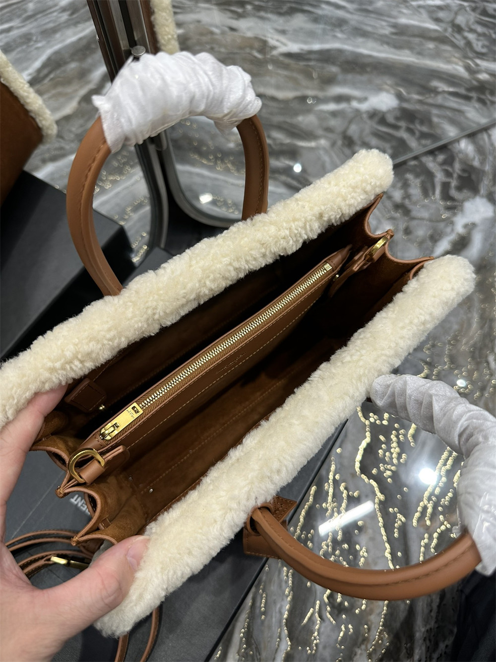 Y51 SAC DE JOUR S*pPLE BABY IN SUEDE AND SHEARLING DARK CIGAR AND NATURAL BEIGE