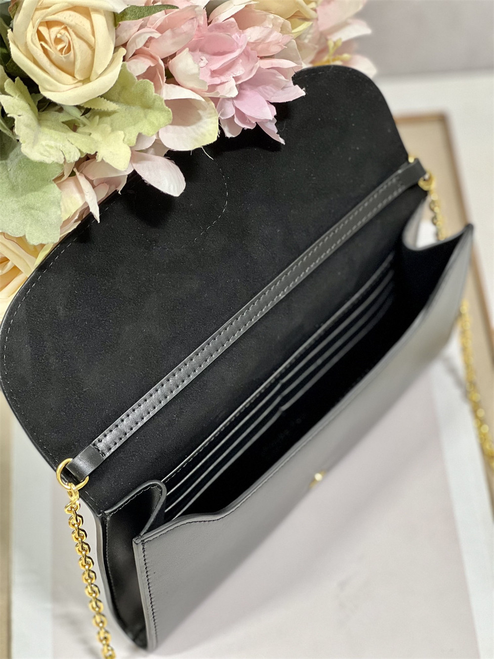 D10r BOBBY EAST-WEST POUCH WITH CHAIN Latte Smooth Calfskin Black