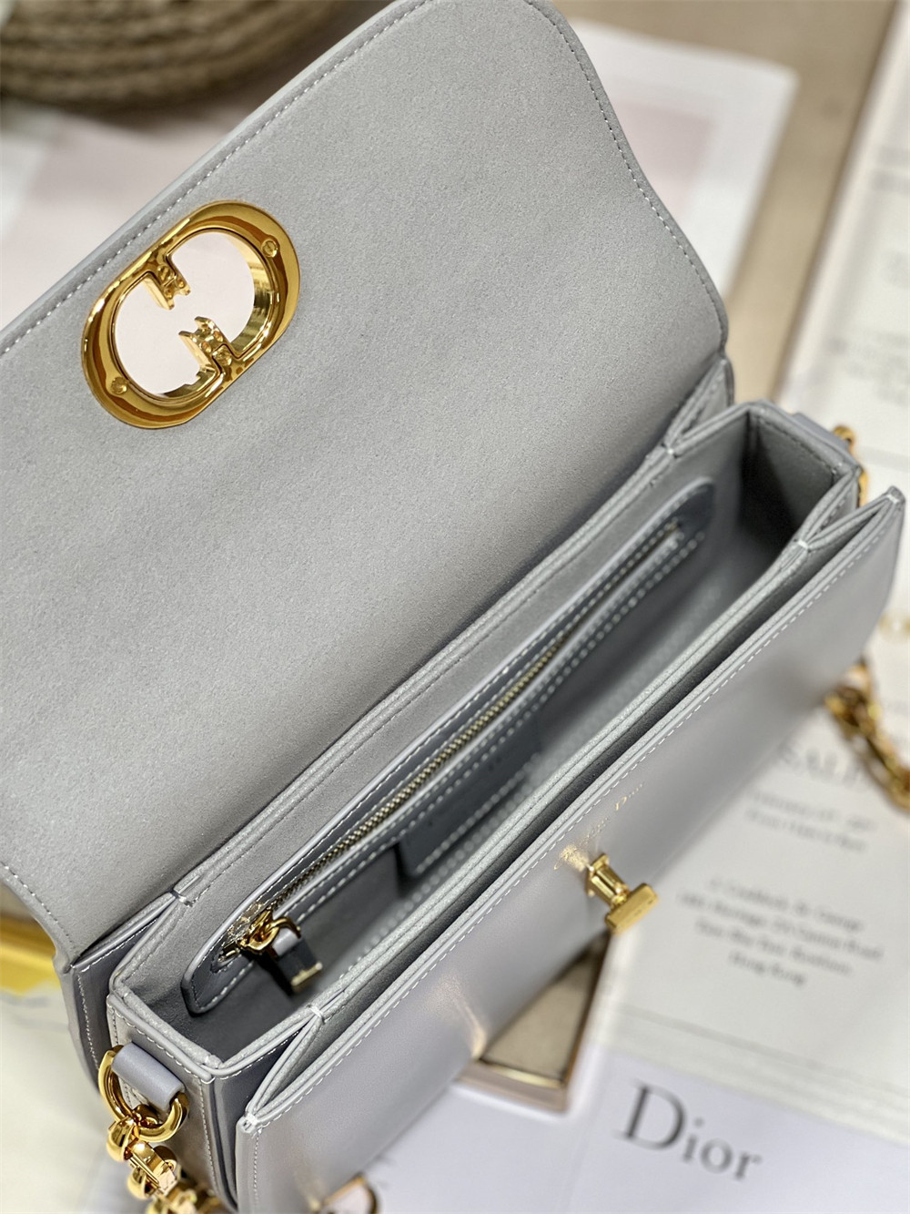 D10r 30 Montaigne Avenue Grey 22.5 x 12.5 x 6.5 cm