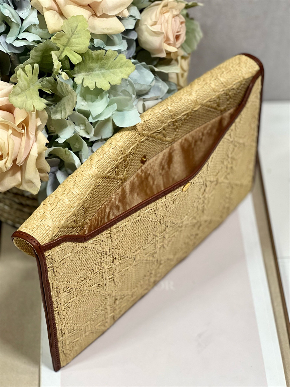 D10r 30 Montaigne Avenue weav