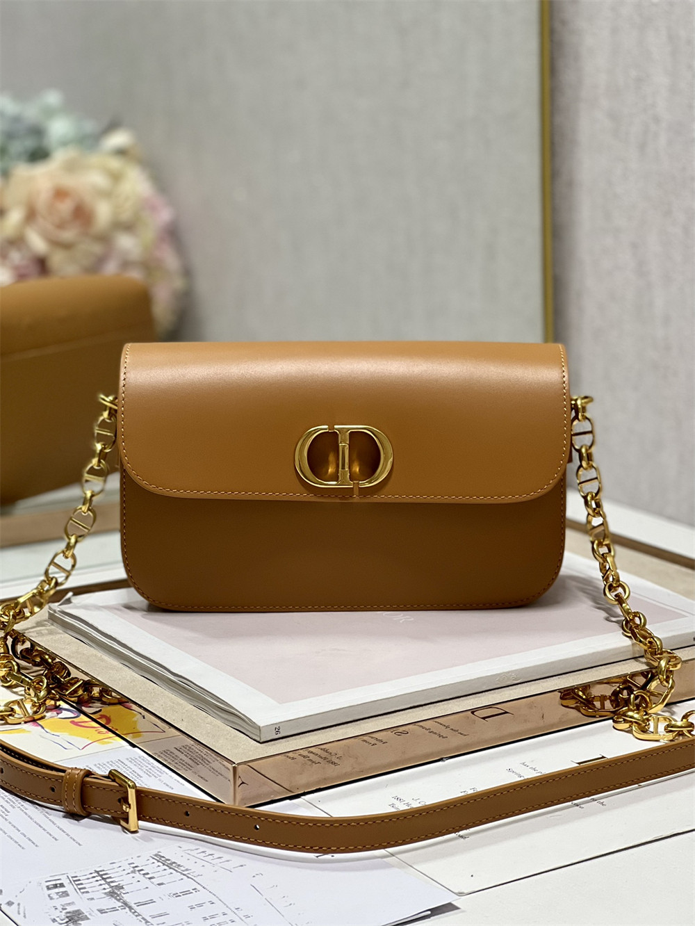 D10r 30 Montaigne Avenue Caramel 22.5 x 12.5 x 6.5 cm