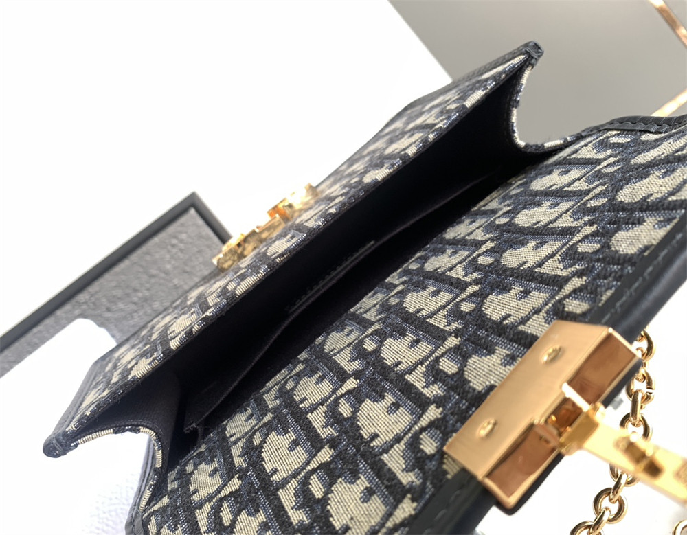 D10r 30 MONTAIGNE EAST-WEST BAG WITH CHAIN Blue D10r Oblique Jacquard 21 x 12 x 6 cm / 8.5 x 4.5 x 2.5 inches