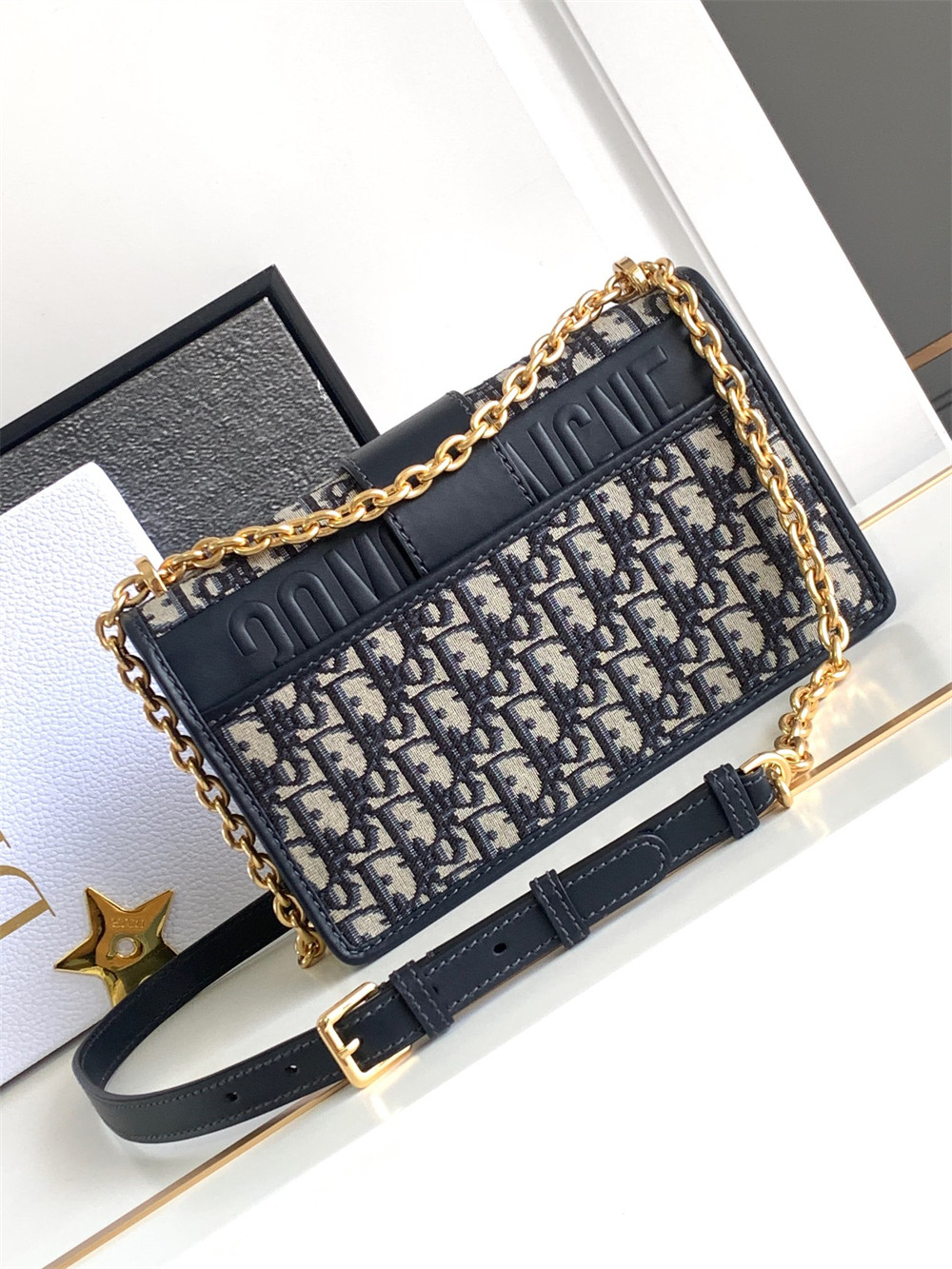 D10r 30 MONTAIGNE EAST-WEST BAG WITH CHAIN Blue D10r Oblique Jacquard 25x16.5x8 cm