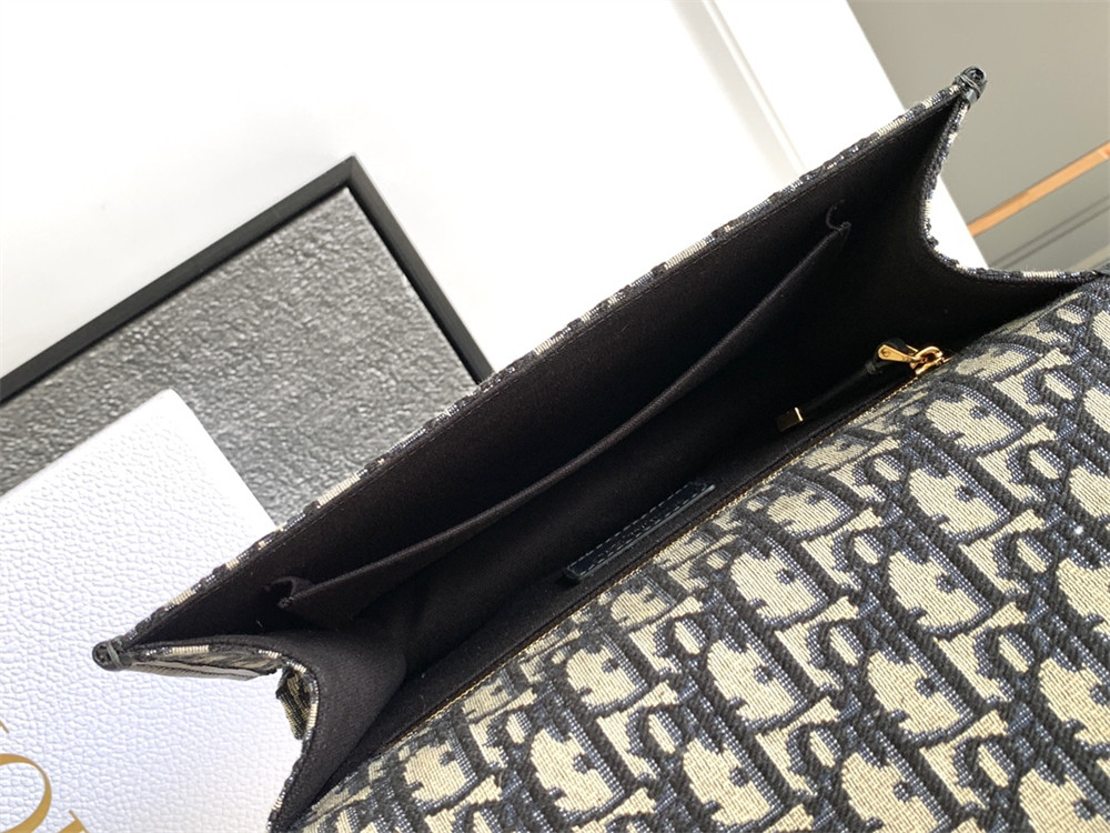 D10r 30 MONTAIGNE EAST-WEST BAG WITH CHAIN Blue D10r Oblique Jacquard 25x16.5x8 cm