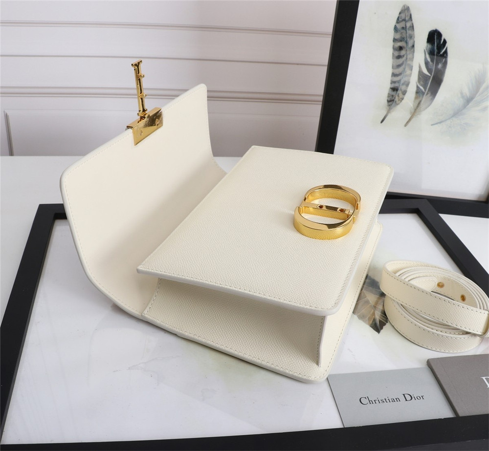 D10r 30 MONTAIGNE CHAIN BAG Grained White