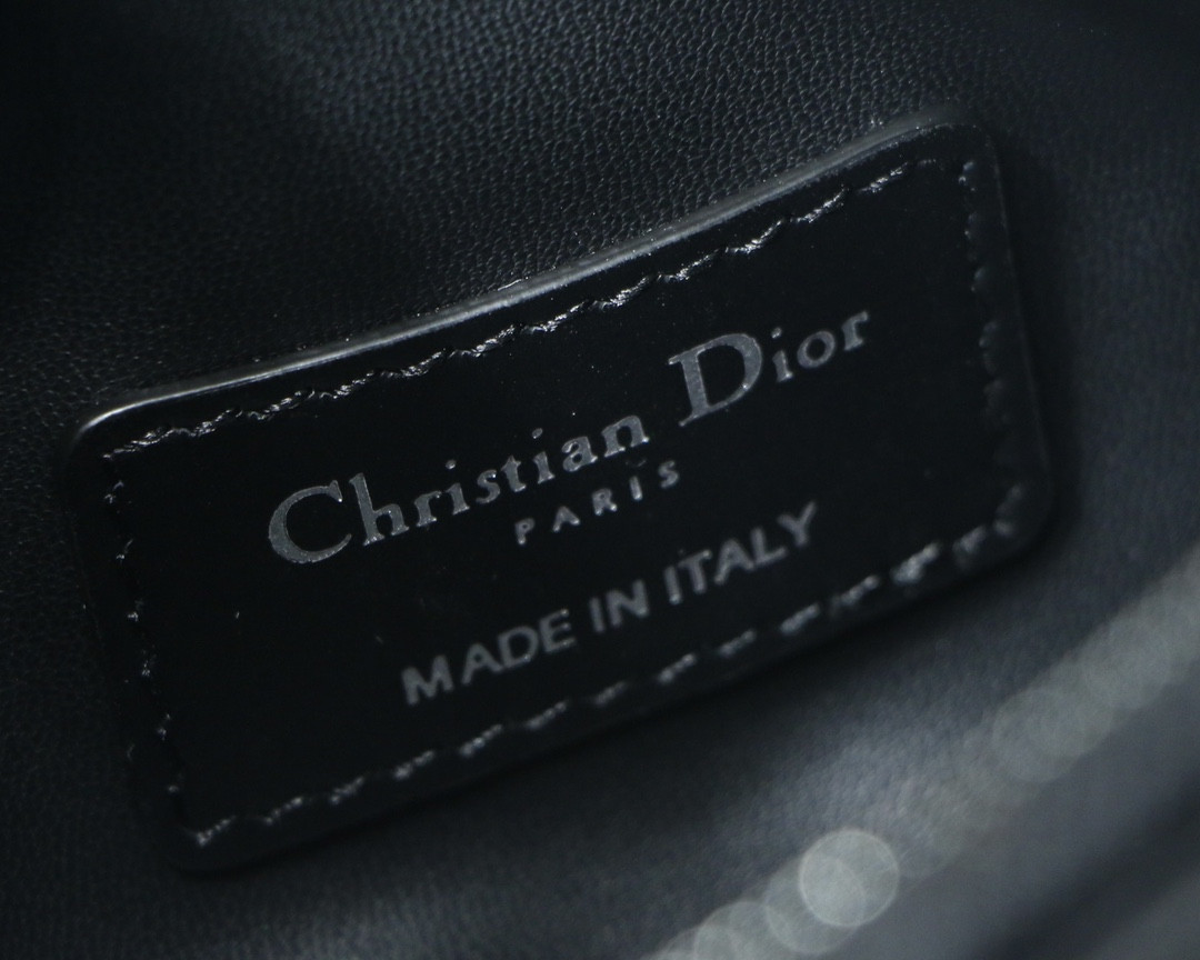 D10r TRAVEL NOMAD POUCH BLACK