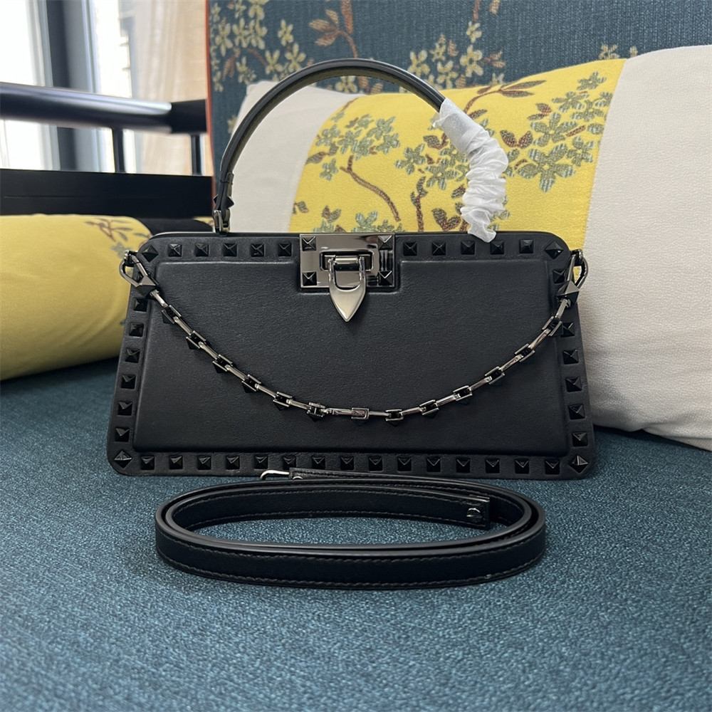 Va1e*ntin0 GARAVANI ROCKSTUD23 smooth calfskin handbag Black