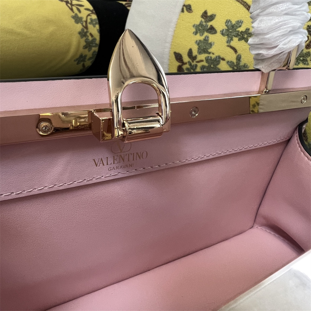 Va1e*ntin0 GARAVANI ROCKSTUD23 smooth calfskin handbag Pink