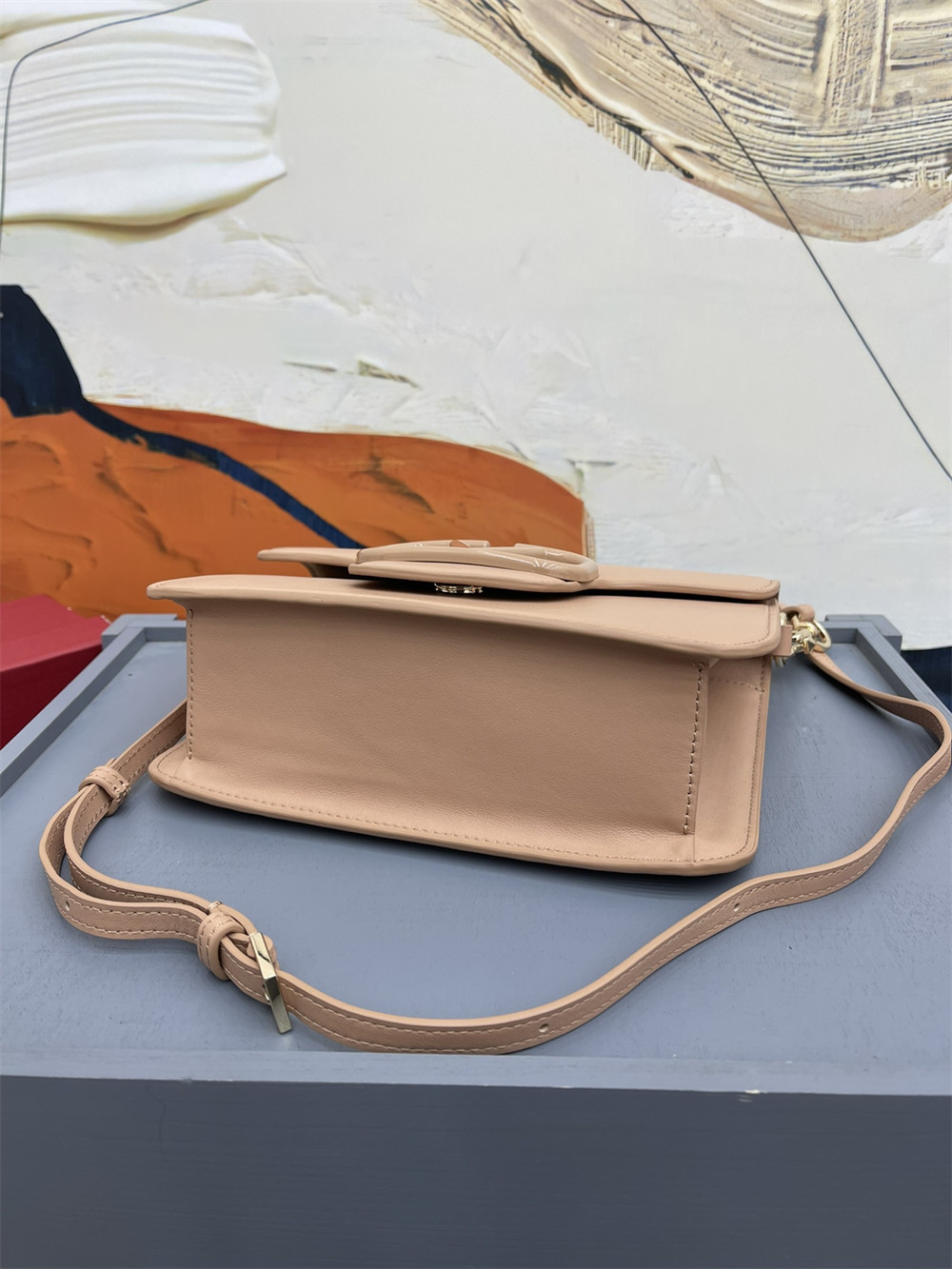 Va1e*ntin0 GARAVANI LOCÒ CALFSKIN SHOULDER SMALL BAG ROSE CANNELLE 22 x 16  x 7 cm