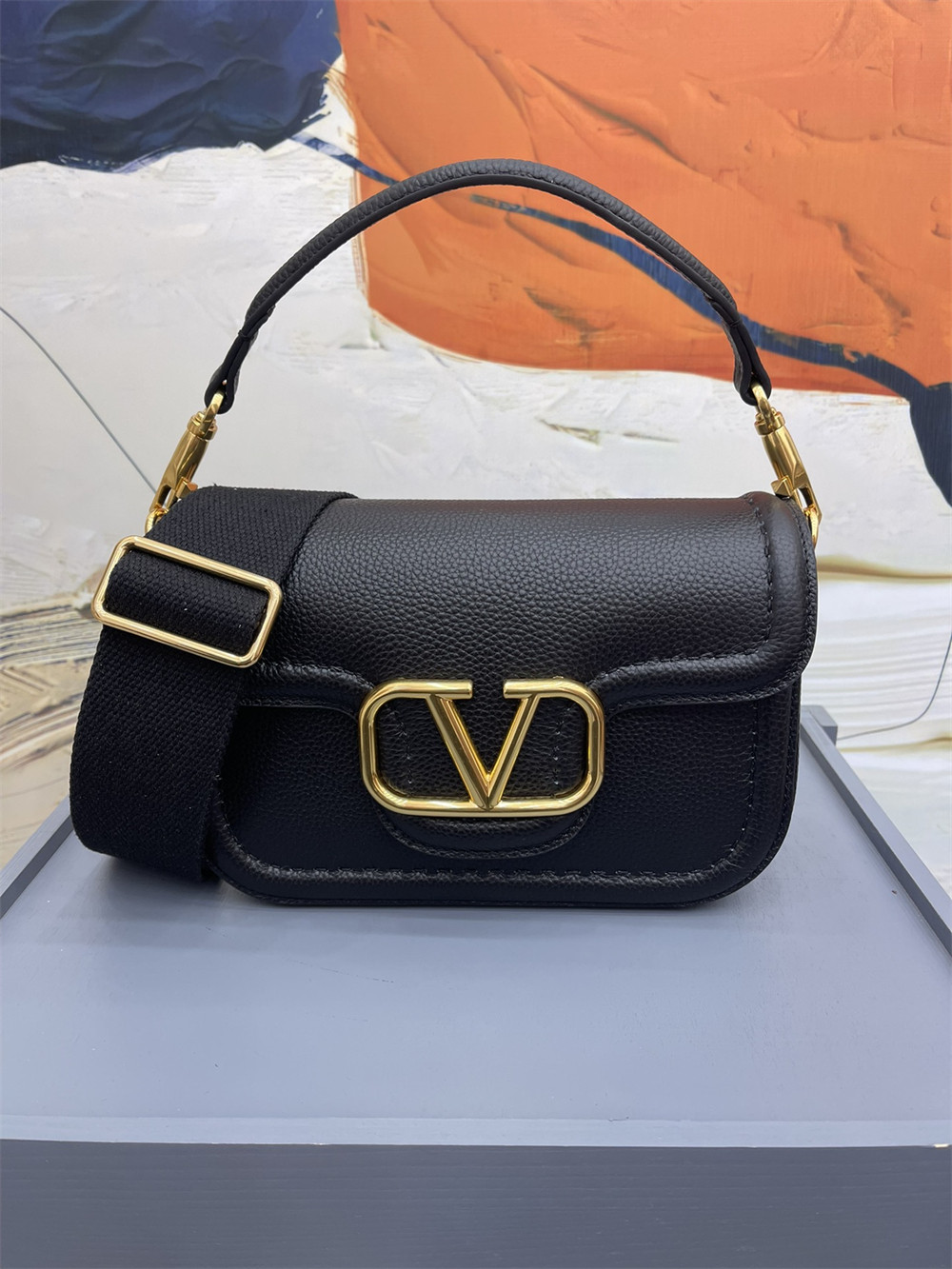 Va1e*ntin0 GARAVANI ALLTIME GRAINY CALFSKIN SHOULDER BAG BLACK 23.5x18X8cm