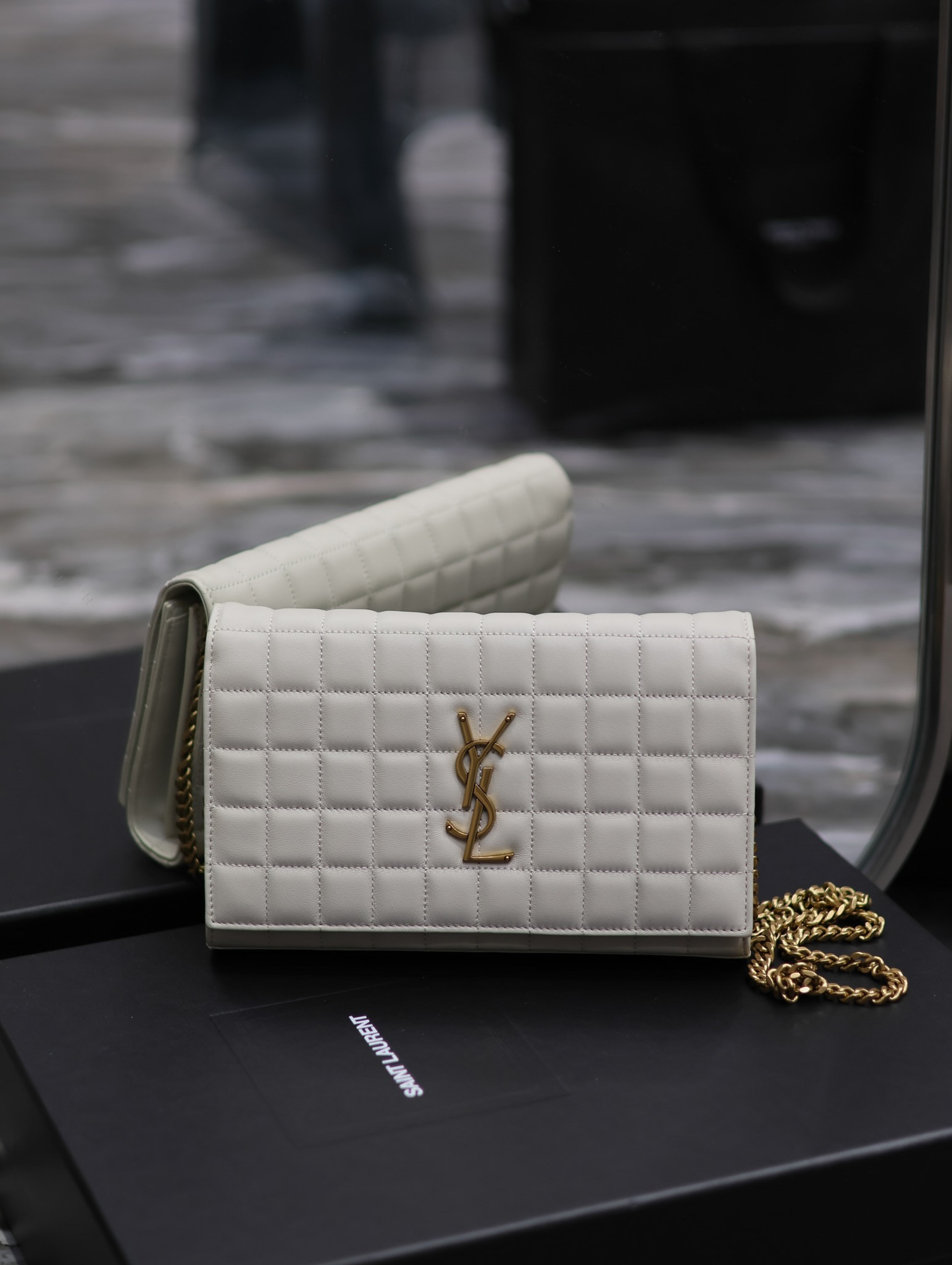 Y51 CASSANDRE CHAIN WALLET WHITE