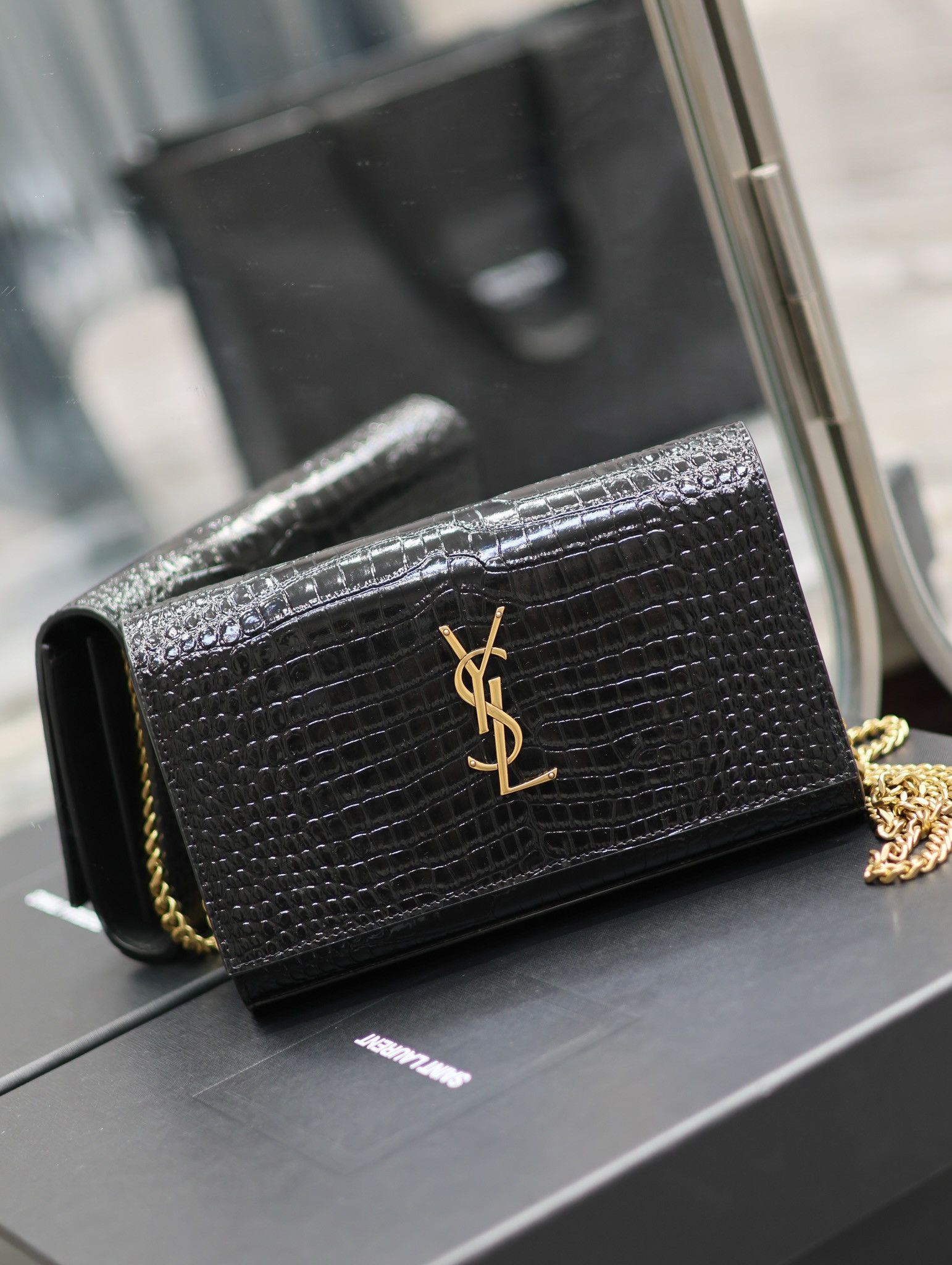 Y51 CASSANDRE CHAIN WALLET IN CROCODILE-EMBOSSED SHINY LEATHER