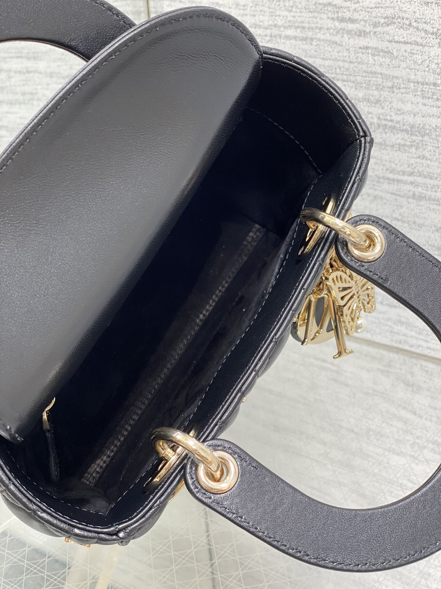 SMALL LADY D10r Black with Butterfly Studs