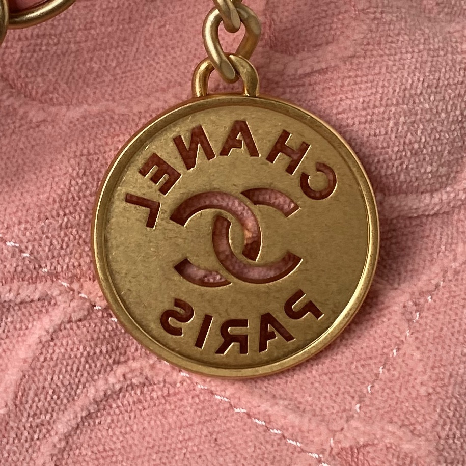 Ch**el 22 HANDBAG velvet pink 15.2×16.4×3.1 in