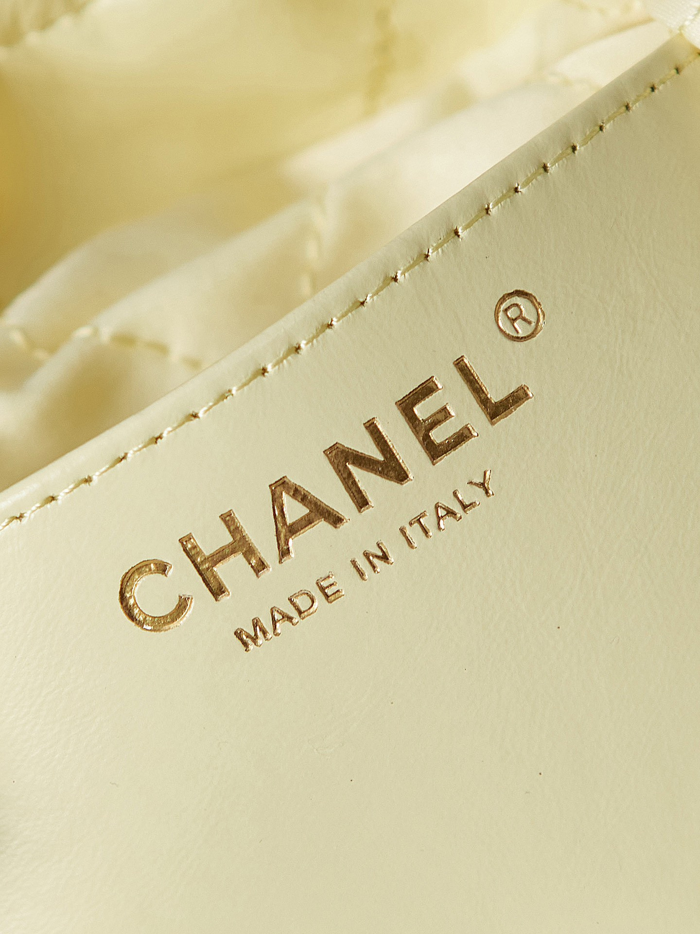 Ch**el 22 MINI HANDBAG Shiny Calfskin Yellow 7.8 × 7.4 × 2.3 in