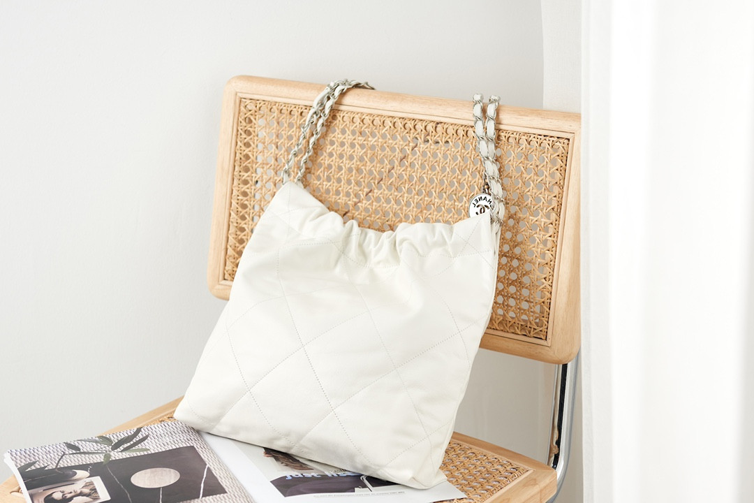 Ch**el 22 SMALL HANDBAG Shiny Calfskin White 13.7×14.4×2.7 in