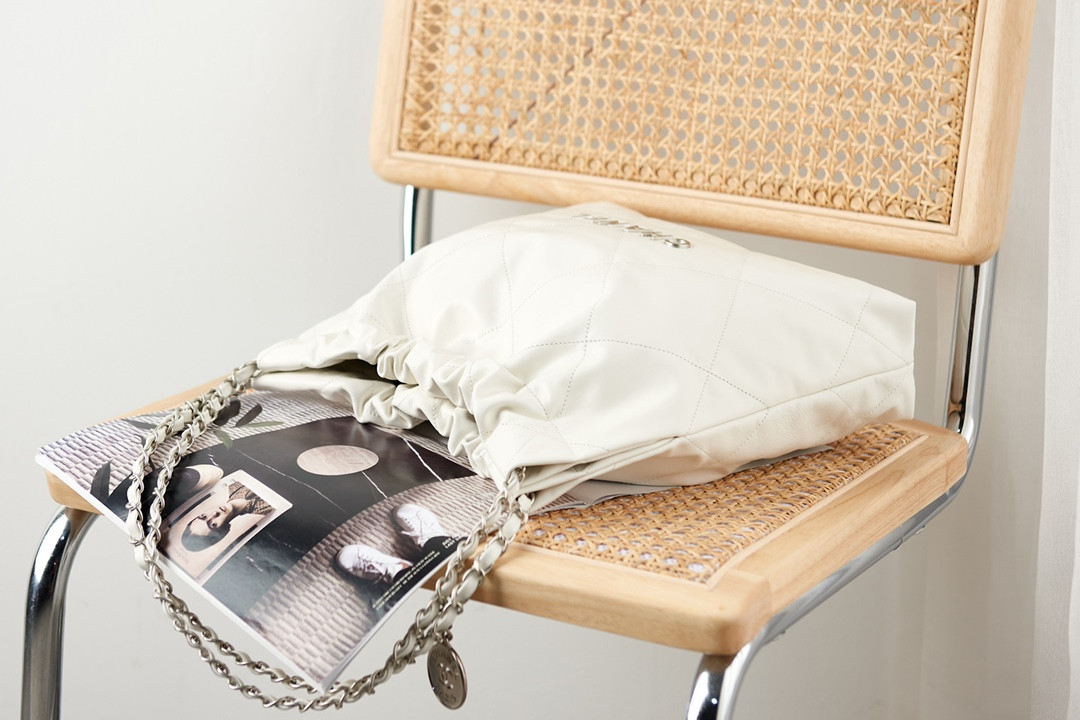 Ch**el 22 SMALL HANDBAG Shiny Calfskin White 13.7×14.4×2.7 in