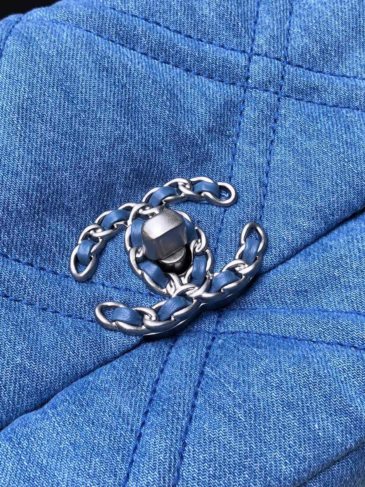 Ch**el 19 HANDBAG, Gold-Tone, Silver-Tone & Ruthenium-Finish Metal Blue 6.2 × 10.1 × 3.5 in