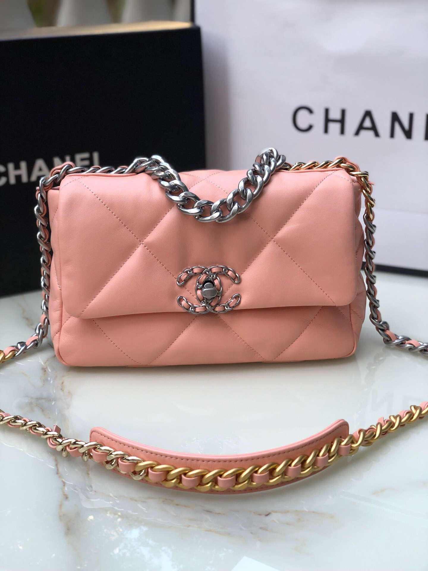 Ch**el 19 HANDBAG Shiny Leather, Gold-Tone, Silver-Tone & Ruthenium-Finish Metal Light Pink 6.2 × 10.1 × 3.5 in