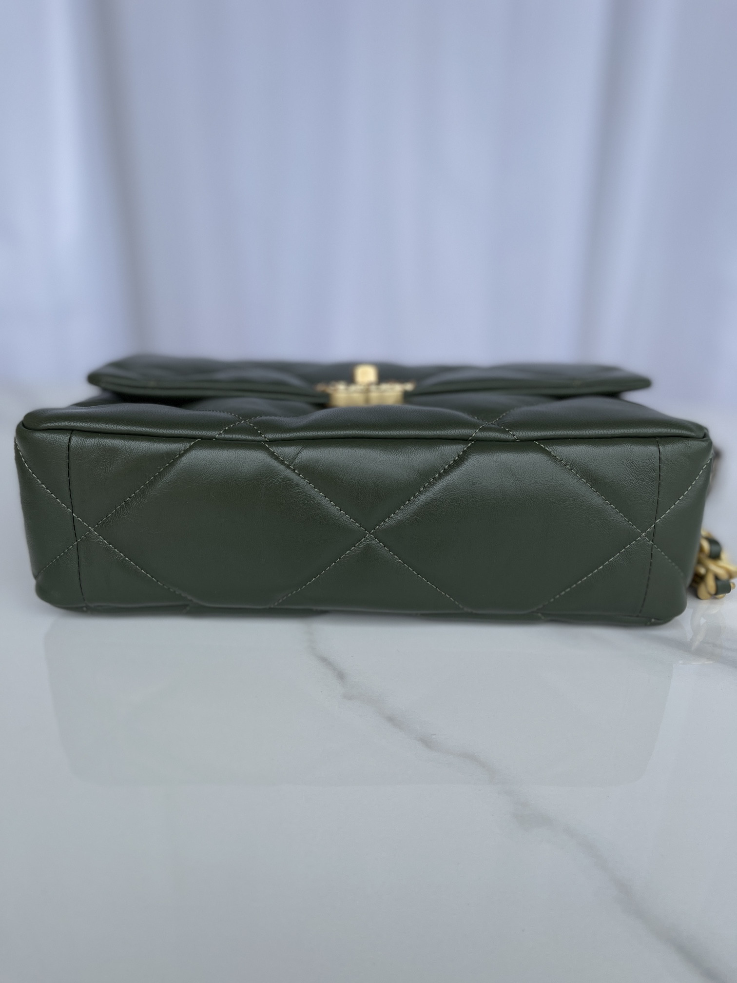 Ch**el 19 LARGE HANDBAG Shiny Leather, Gold-Tone, Silver-Tone & Ruthenium-Finish Metal Dark Green 7.8 × 11.7 × 3.9 in