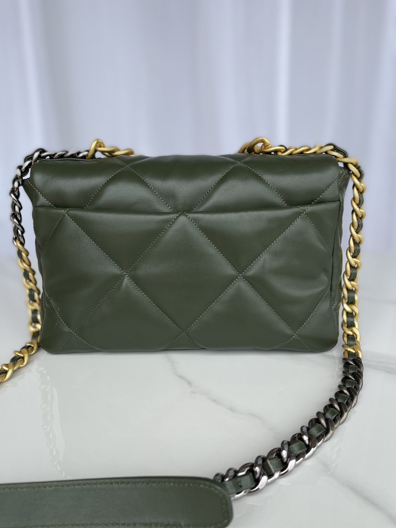Ch**el 19 LARGE HANDBAG Shiny Leather, Gold-Tone, Silver-Tone & Ruthenium-Finish Metal Dark Green 7.8 × 11.7 × 3.9 in