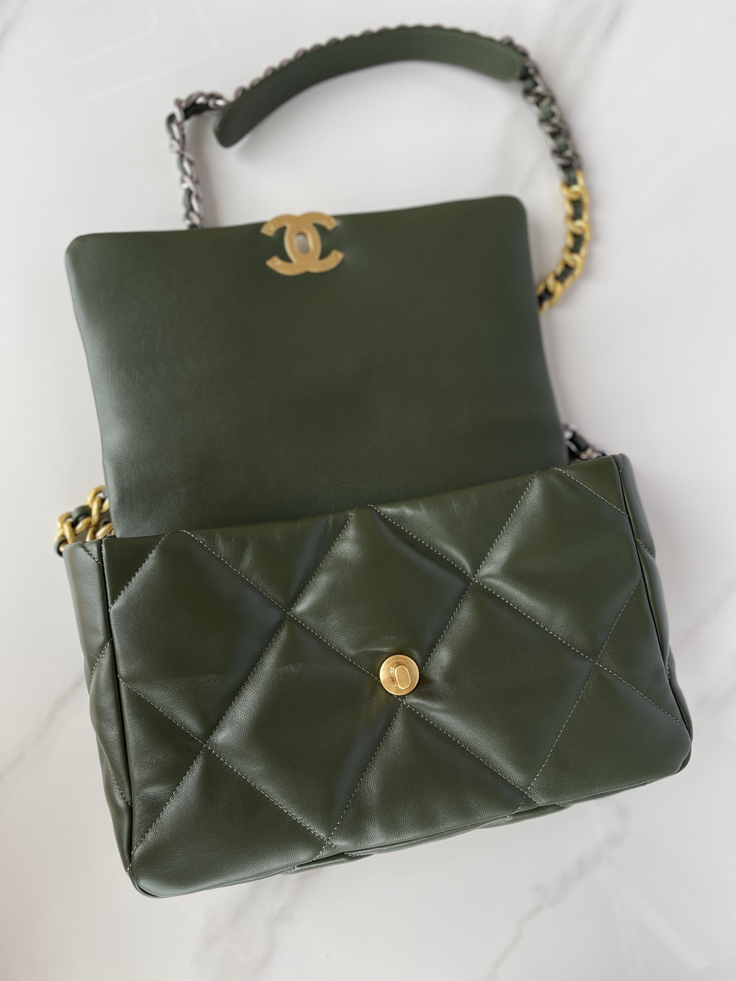 Ch**el 19 LARGE HANDBAG Shiny Leather, Gold-Tone, Silver-Tone & Ruthenium-Finish Metal Dark Green 7.8 × 11.7 × 3.9 in