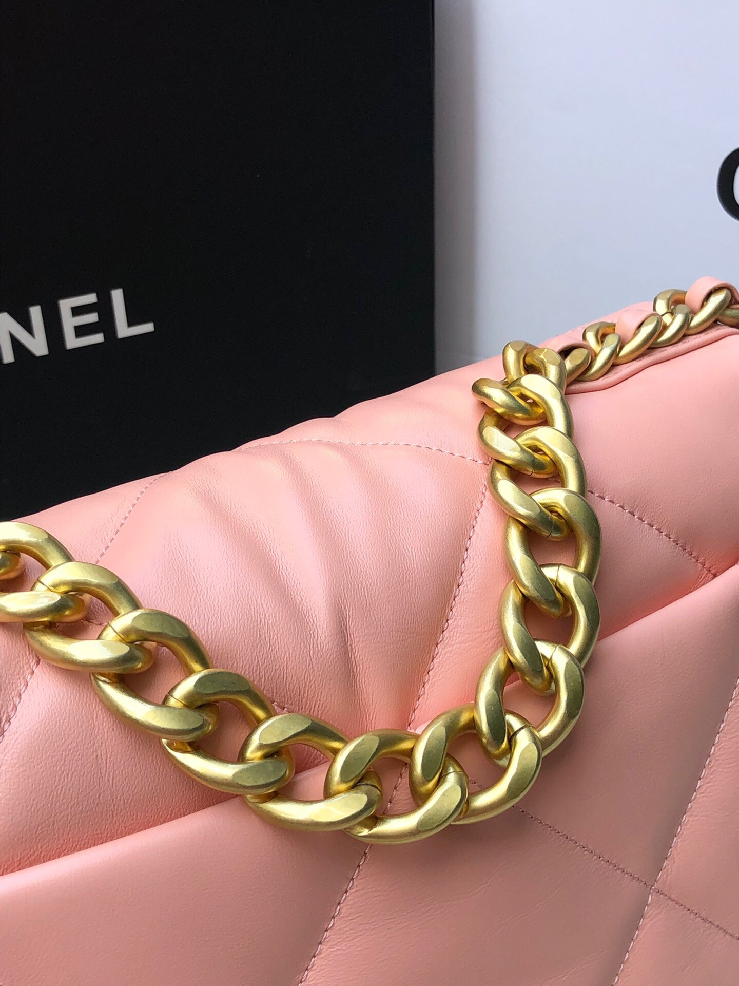 Ch**el 19 LARGE HANDBAG Shiny Leather, Gold-Tone, Silver-Tone & Ruthenium-Finish Metal Light Pink 7.8 × 11.7 × 3.9 in