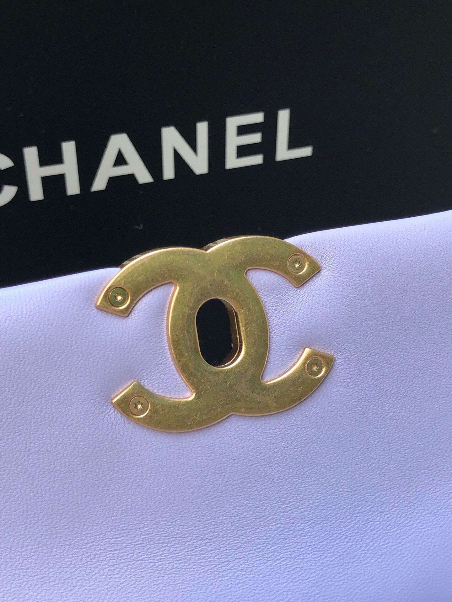 Ch**el 19 LARGE HANDBAG Shiny Leather, Gold-Tone, Silver-Tone & Ruthenium-Finish Metal Purple 7.8 × 11.7 × 3.9 in