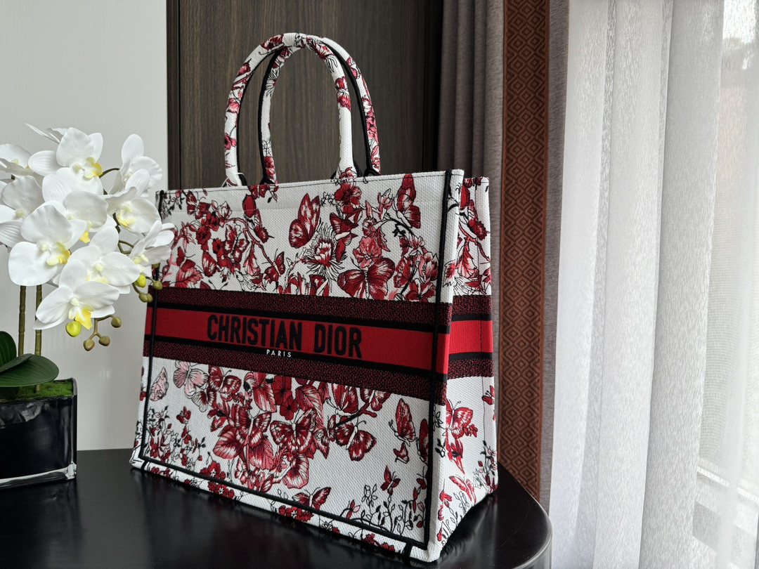 Large D10r BOOK TOTE WHITE AND RED LE CŒUR DES PAPILLONS EMBROIDERY 16.5 x 14 x 7.5 inches